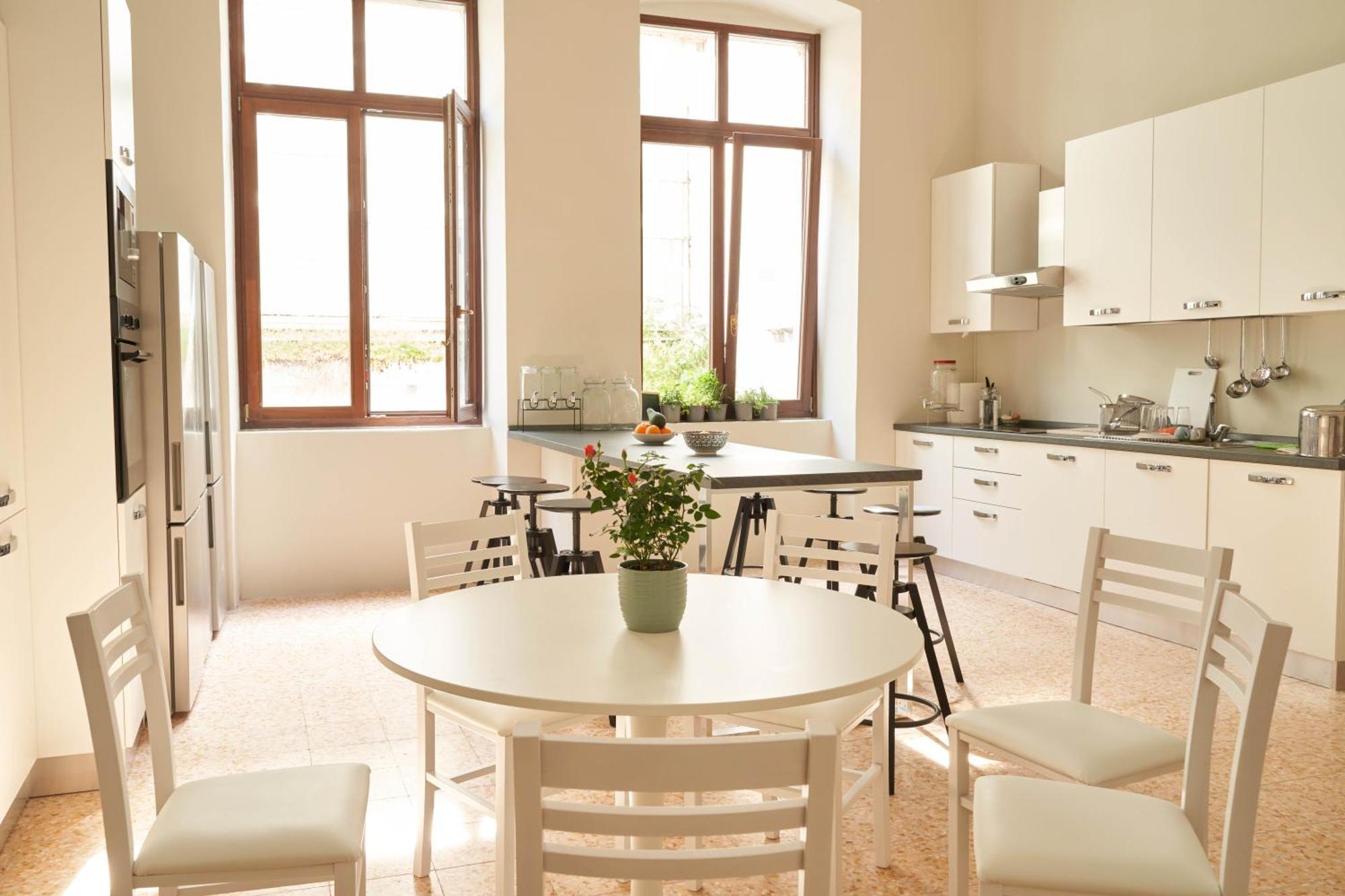 Hostel Hub Portanova Trani Zewnętrze zdjęcie